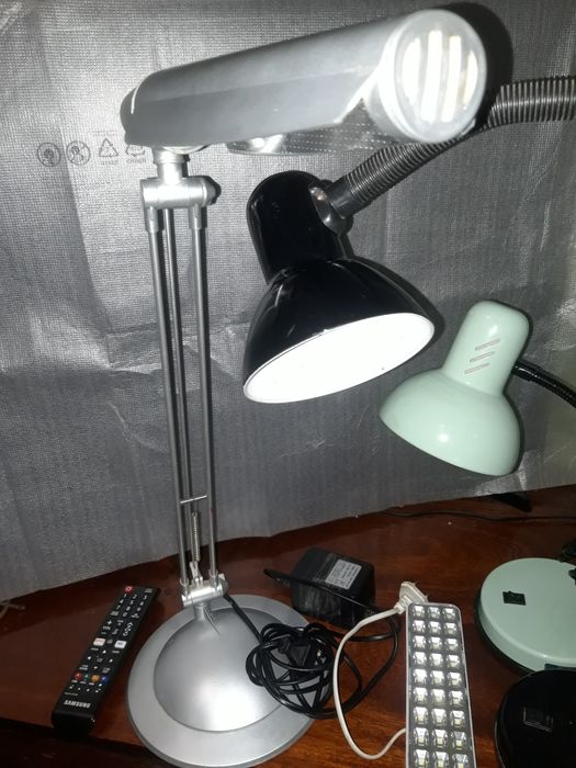 Настільний світильник б/в, для манікюру на струбцині н/ж.