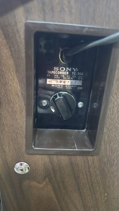 Magnetofon szpulowy Sony