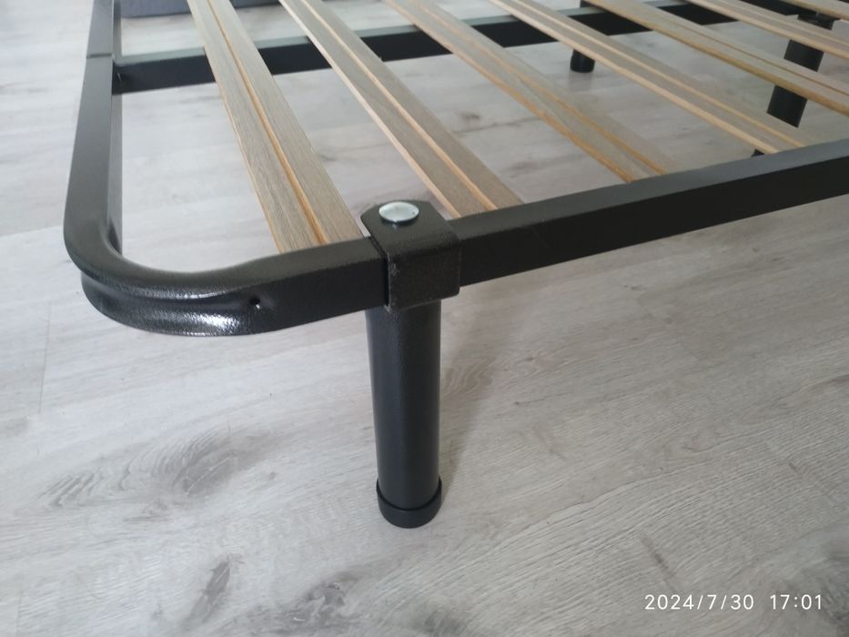 Estrado de ripas com pés