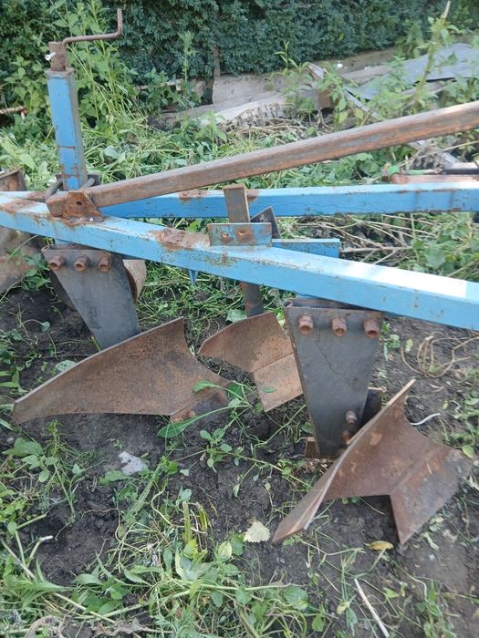 Продам  плуг  два по 25