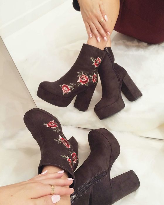 Haftowane botki Deichmann