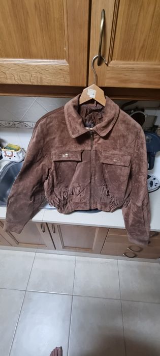 Blusão de pele na cor castanho