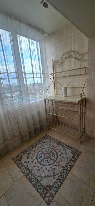 Продам трикімнатну квартиру в центрі міста