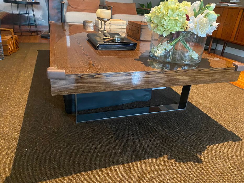 Mesa centro folheada pau preto