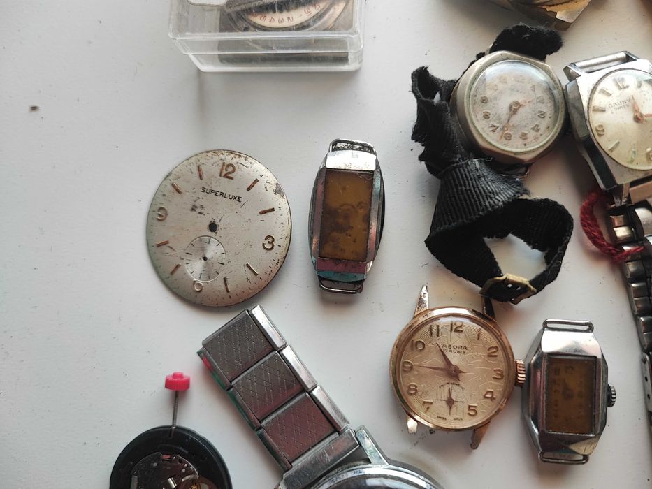 Lote de relógios para peças ou reparação