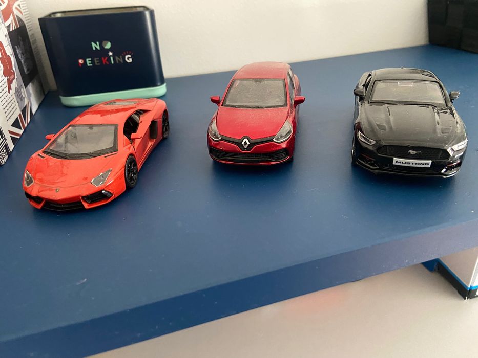 Carrinhos de coleção/ brincar