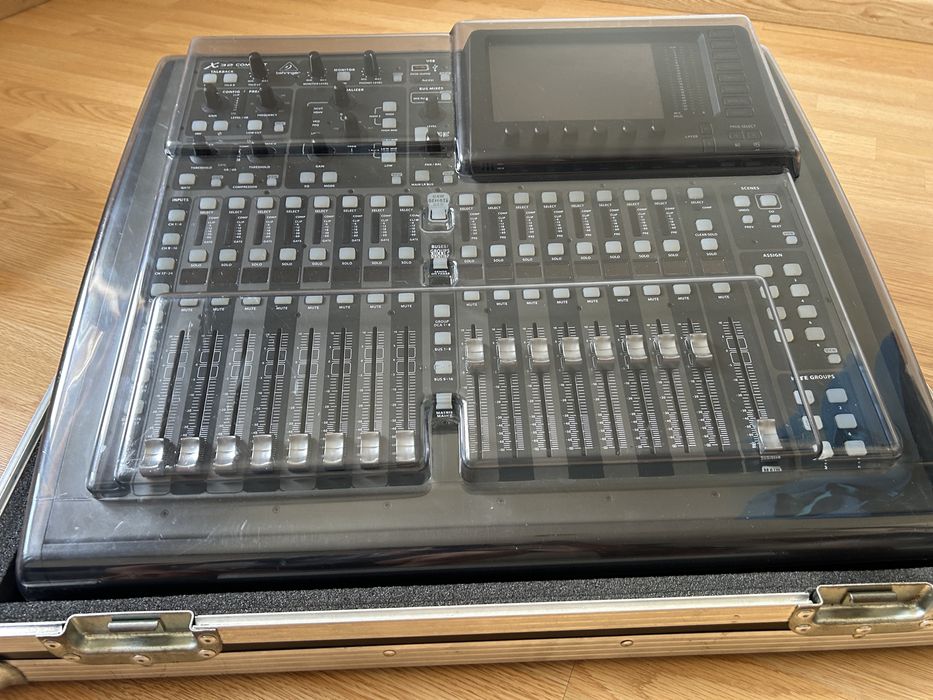 Behringer X32 Compact – Pack Completo (Case, Decksaver e Iluminação)
