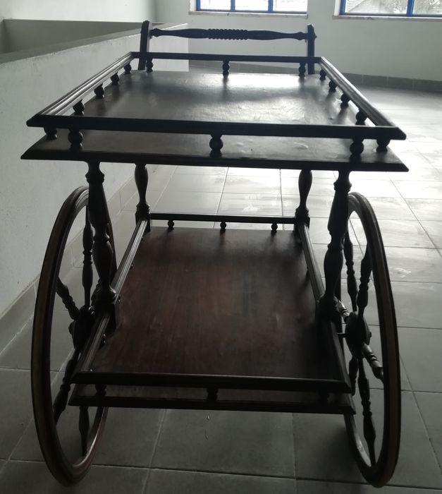 Carrinho de Chá Antigo