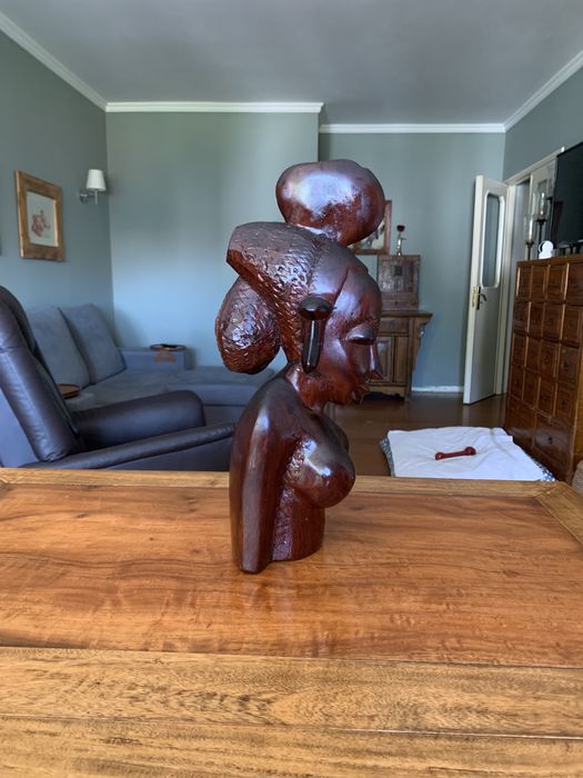 Busto feito á mão oriundo da Guiné Bissau