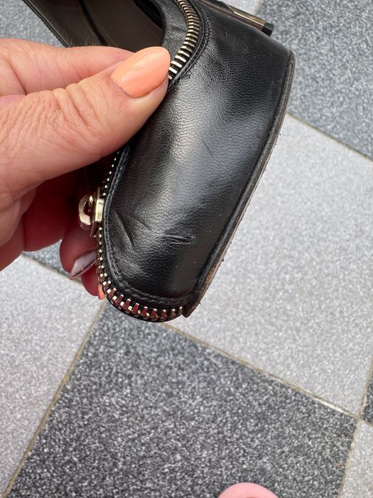 Szpilki marki Versace używane