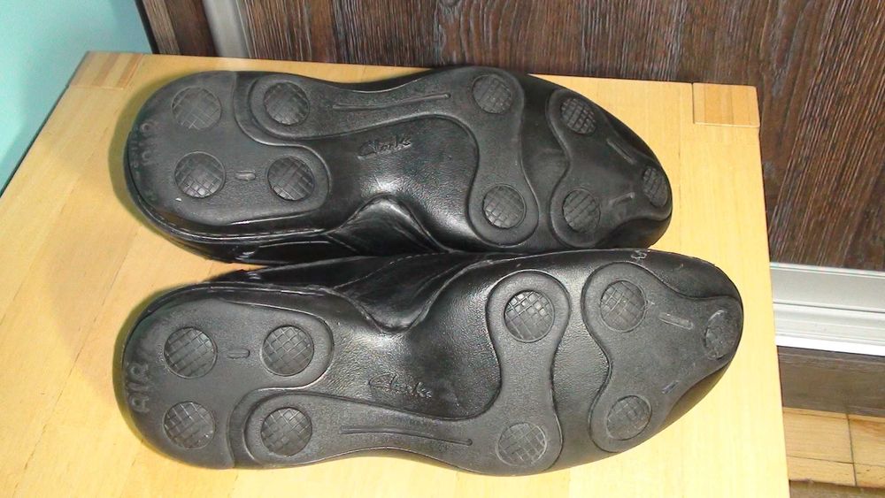 Clarks - шкіряні кросівки туфлі