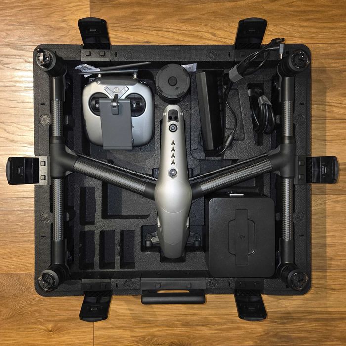 DJI INSPIRE 2 z kamerą ZENMUSE X5S  zestaw w idealnym stanie, jak nowy