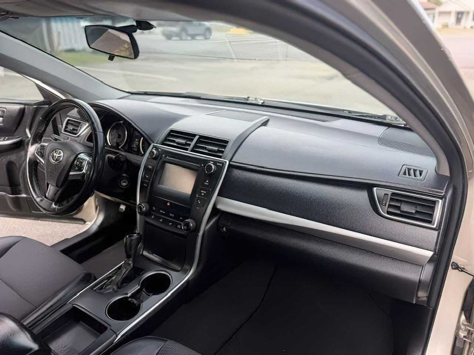 Toyota Camry      2016