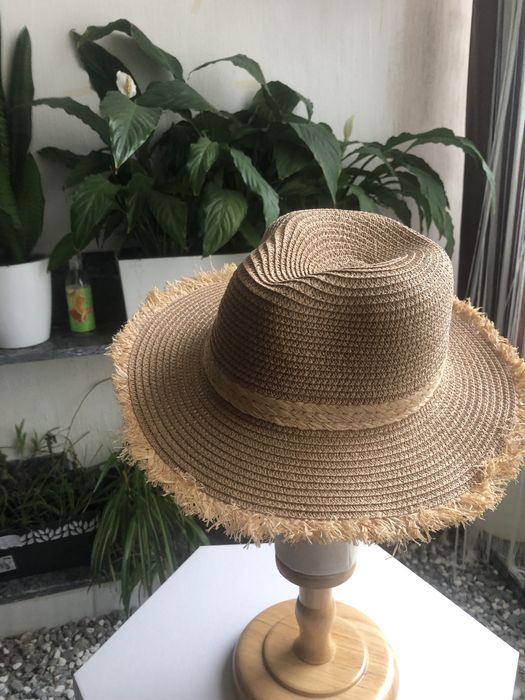 Капелюх із рисовоі соломи