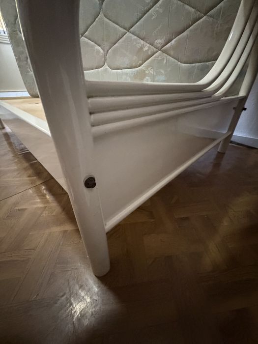 Cama Solteiro ( Estrado+Colchão) + Mesa de Cabeceira