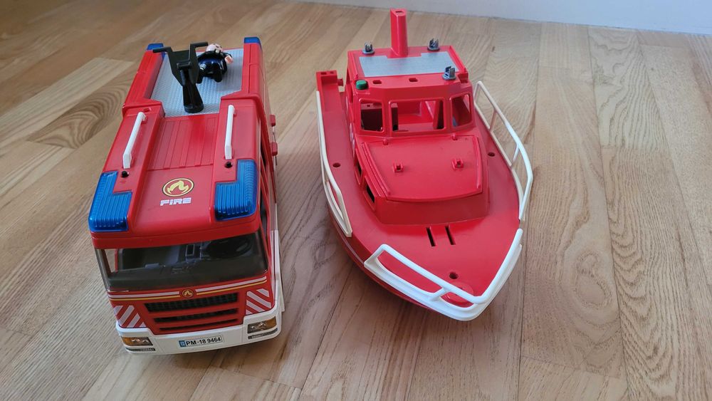 Playmobil 9464 Pojazd ratowniczy straży pożarnej dodatkowo łódź