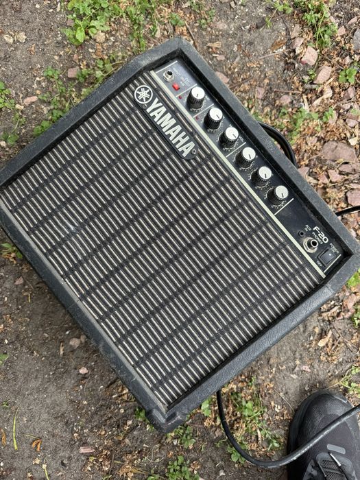 Гітарний підсилювач Yamaha f20