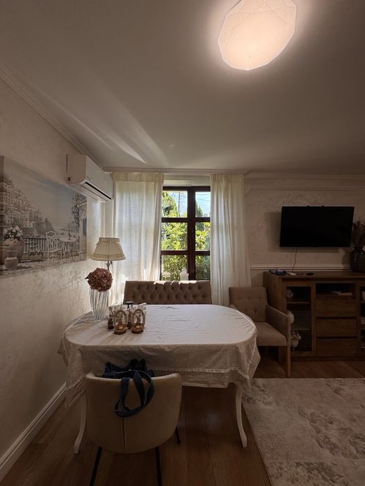 Власний будинок з басейном