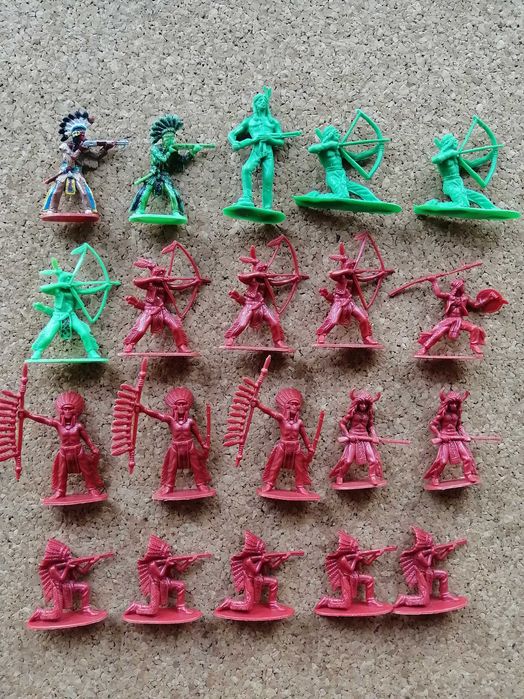 Índios e Cowboys de plástico com acessórios