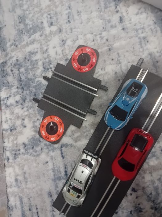 ! OKAZJA !   Samochody carrera