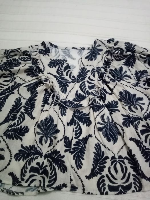Camisa de senhora com estampado azul