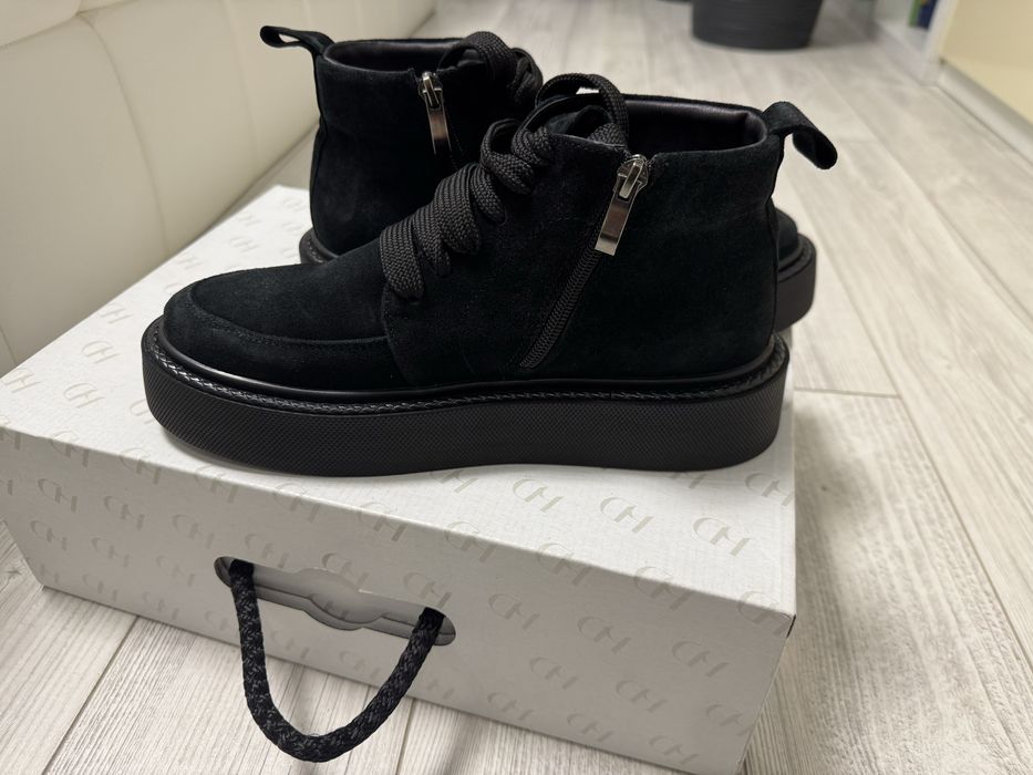 Продам жіночі хайтопи чорні, замшеві на байці, женские ботинки кеды