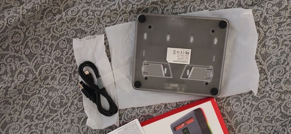 Зарядна док-станція DOBE для 4-х Joy-Con Nintendo Switch (RGB)