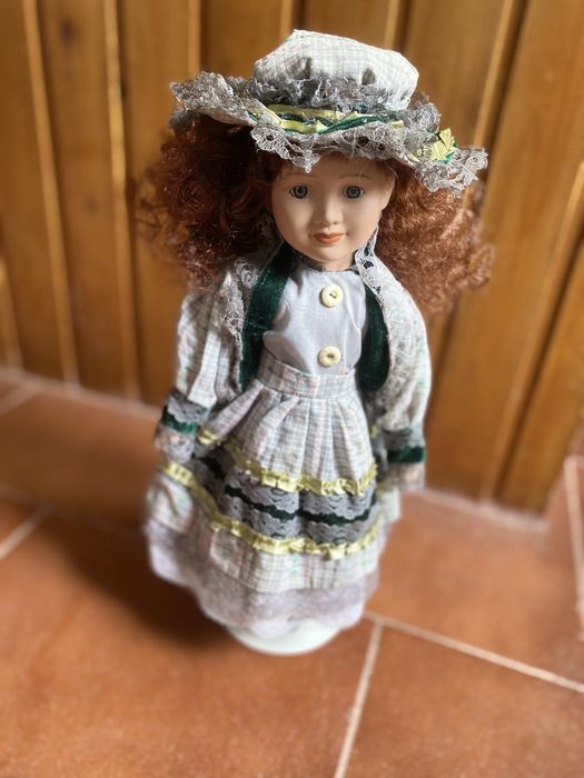 Bonecas de porcelana com suporte