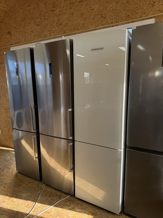 Двохметровий, NoFrost холодильник Siemens, привезений з Німеччини.