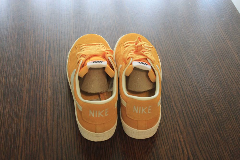 NIKE Wmns Blazer Low Suede