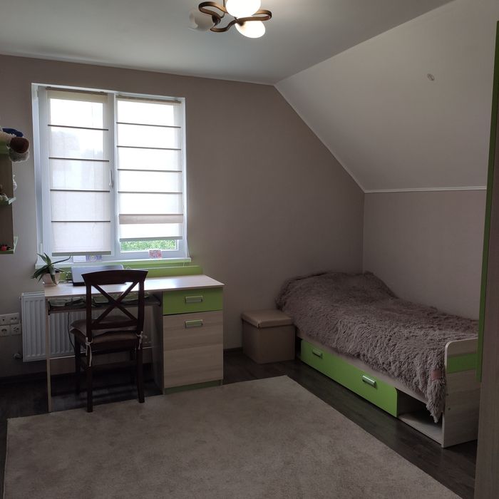 Продається будинок 142м2, 4 кімнати, 6 соток землі, 2 санвузла.