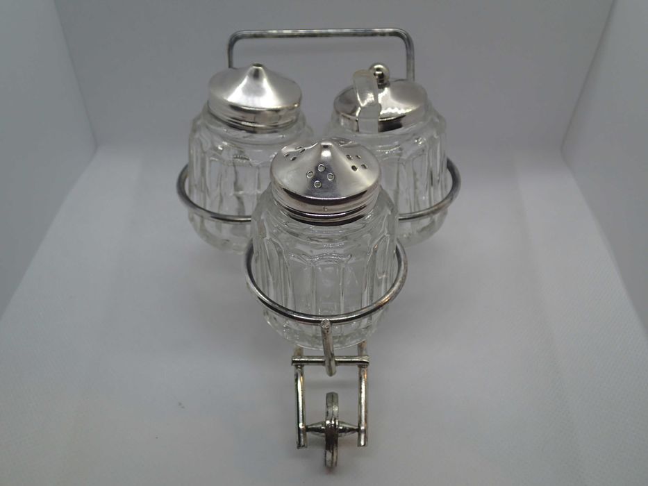 Saleiro, Pimenteiro e molheira antiga