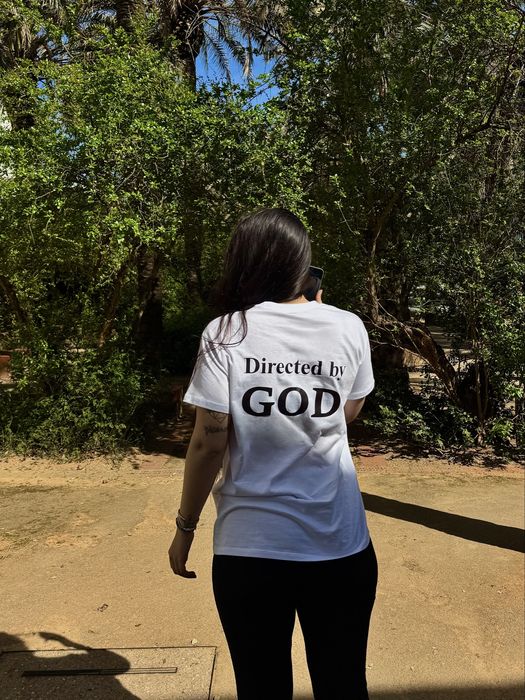 T-shirt branca (Directed by God)