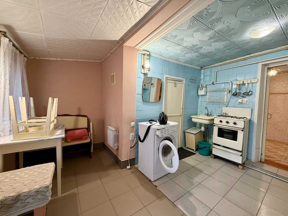 Продаю 2-кімнатну квартиру на землі, на розі вул. Даля та Кузнецької. Ц5