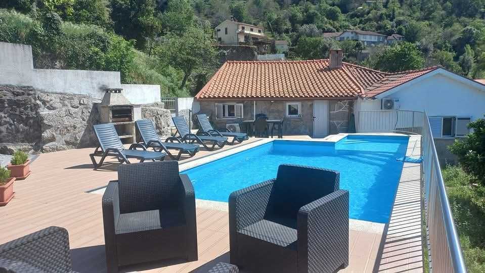 Arrenda-se Casa mobilada de novembro 25 a março 26