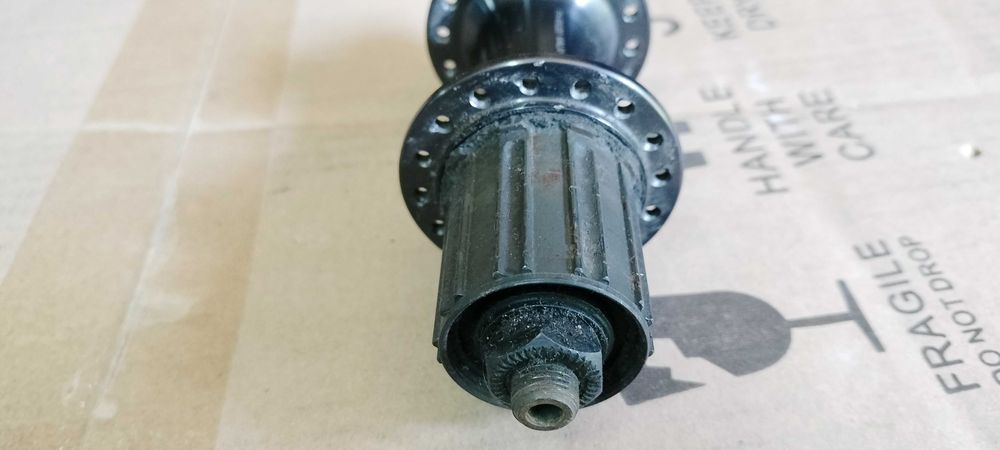 Piasta tylna na tył Shimano DEORE na 32 szprych