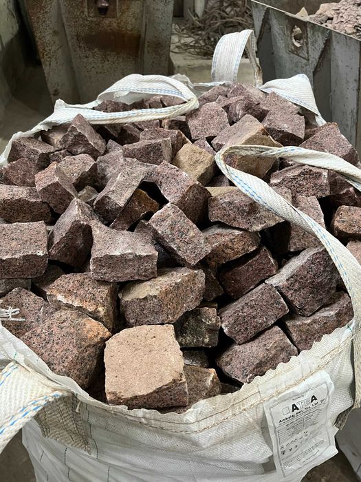 Бруківка гранитна червона колота 100*100*50мм