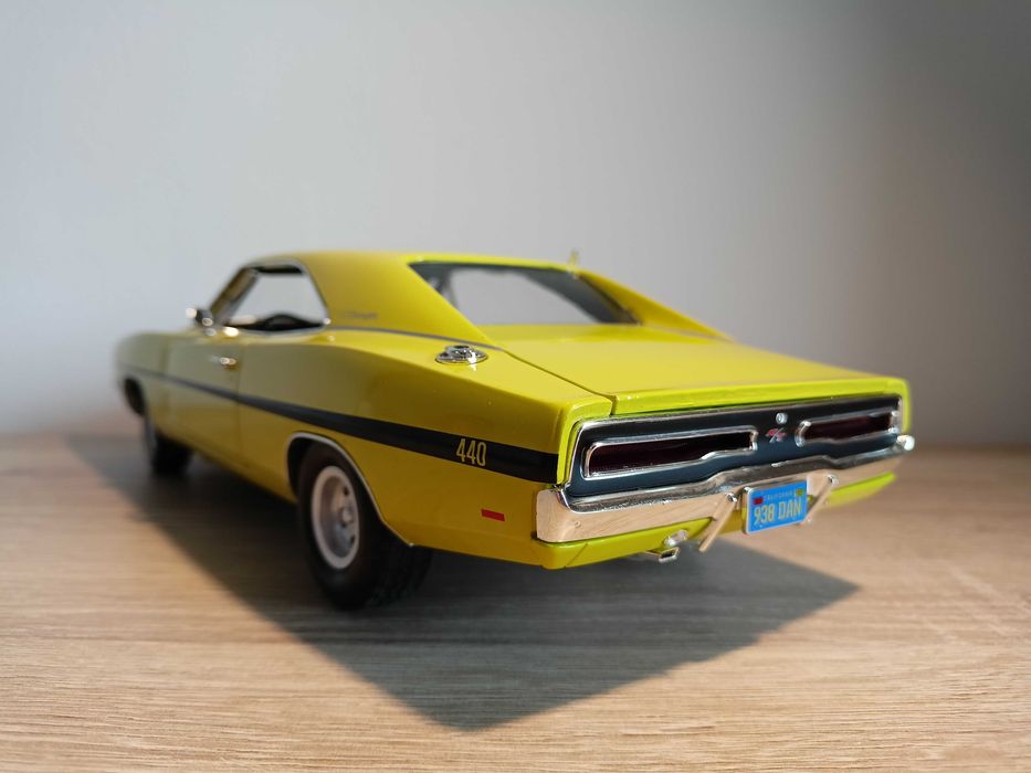 Dodge Charger R/T 1969 model w skali 1:18 Autoworld/otwierane elementy