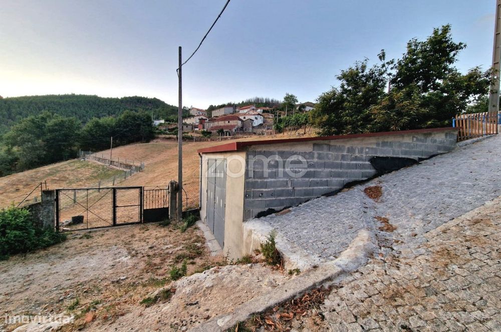 Terreno Rústico com 2433 m2 e anexo 39 m2 - Covelo Gerês, Montalegre