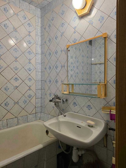 Продам 3-к. квартиру с газовою плитою біля м. Масельского, пр. Героїв Харкова 254 а
