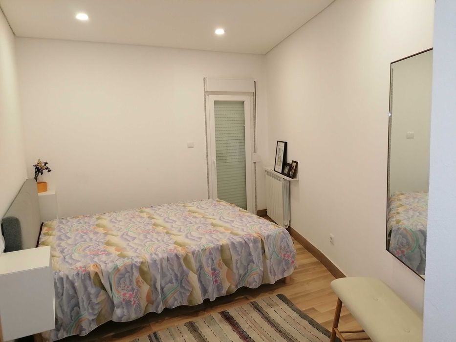 Moradia T3 renovada, 3 suites + pátio e quintal