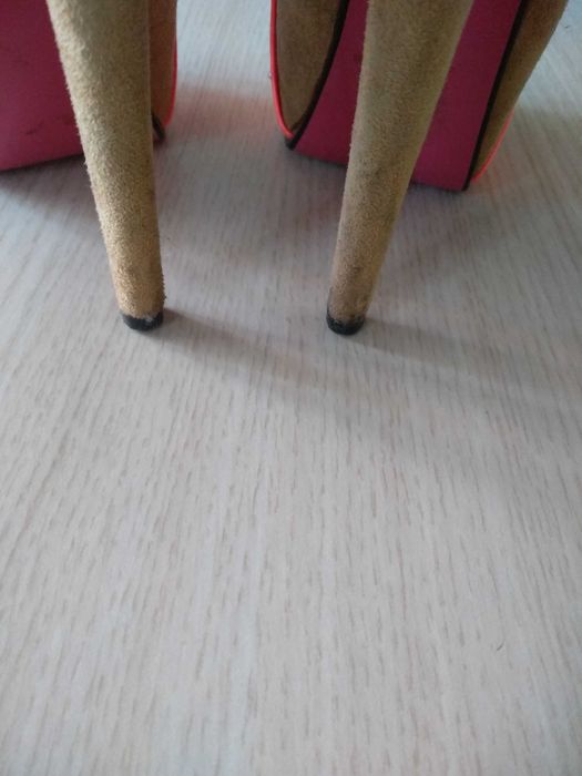 Piękne buty neon