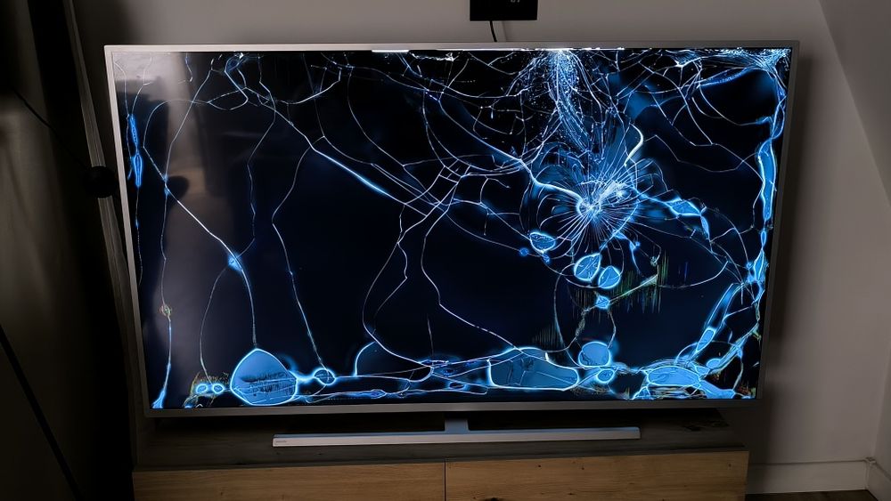 TV Philips 58PUS7304/12 Ambilight Android - pęknięta matryca