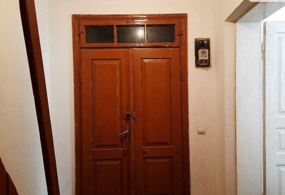 Продається півторачка напівособняк в центрі міста