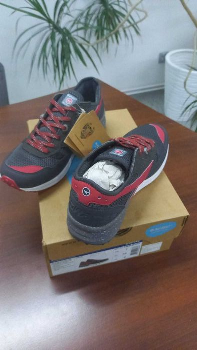 Hi-Tec // NOWE // 39