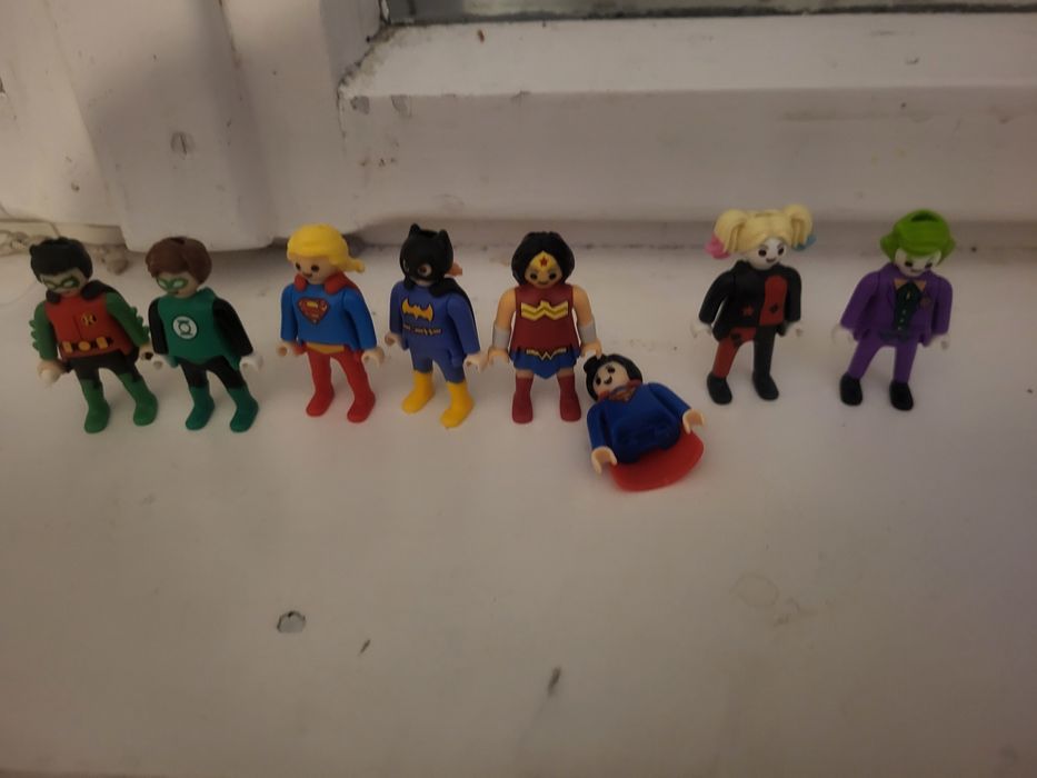 Figurki z Kinder Joy  calosc 10zlotych