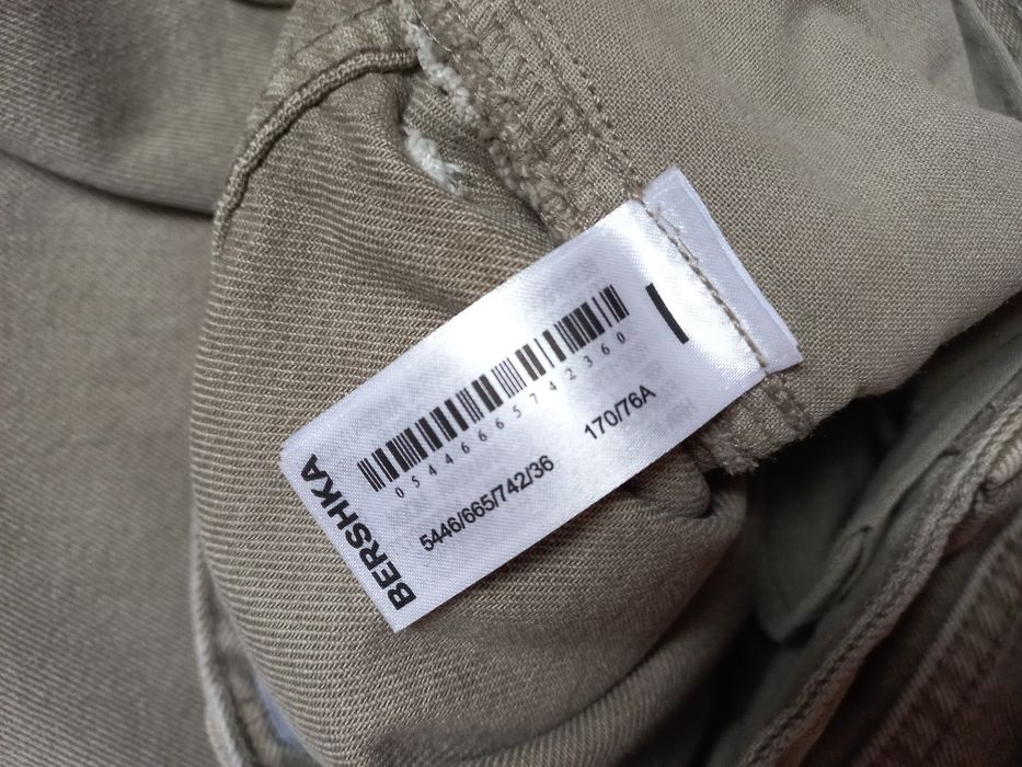 Jeansowe damskie bojówki cargo Bershka rozm 36, nałożone 1x