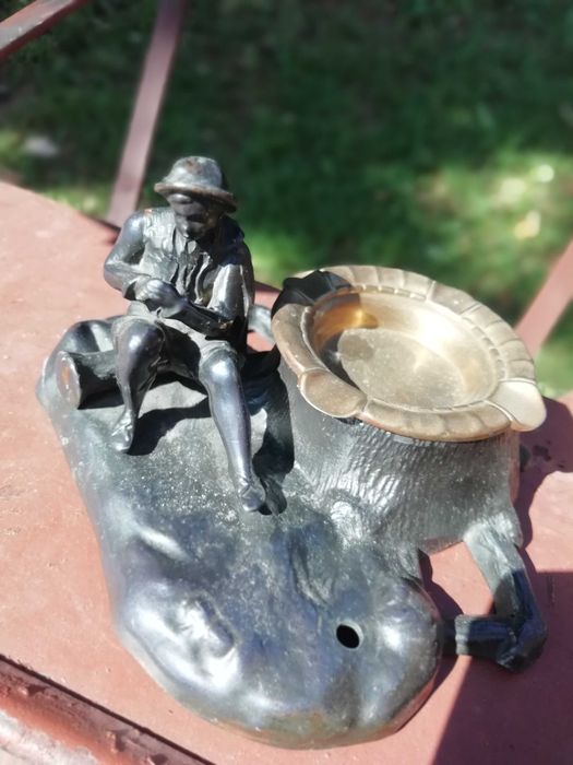 Zabytkowa figurka pastuszka z fujarką