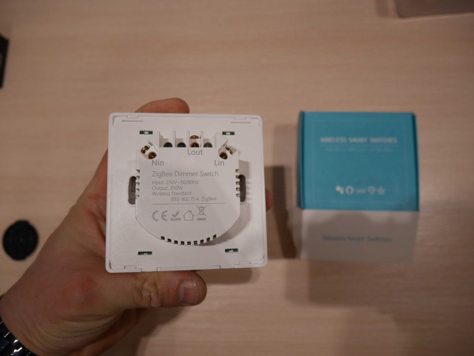 Zigbee X708A диммер