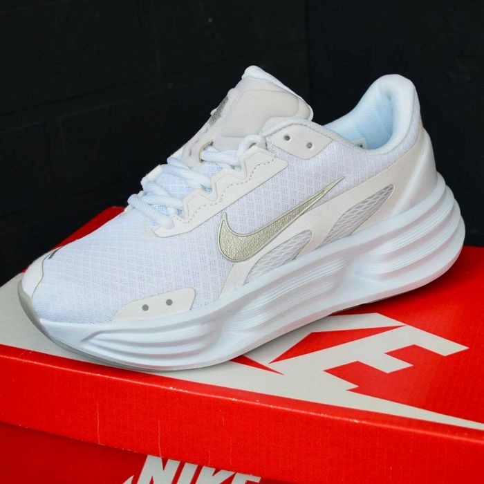 Nike Shield Comfort Ride White білі кросівки жіночі найк кроссовки кросовки
